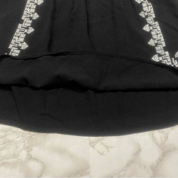 Buttons Embroidered Top - Picture 6 of 10